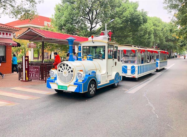 綠爵電動(dòng)觀光火車