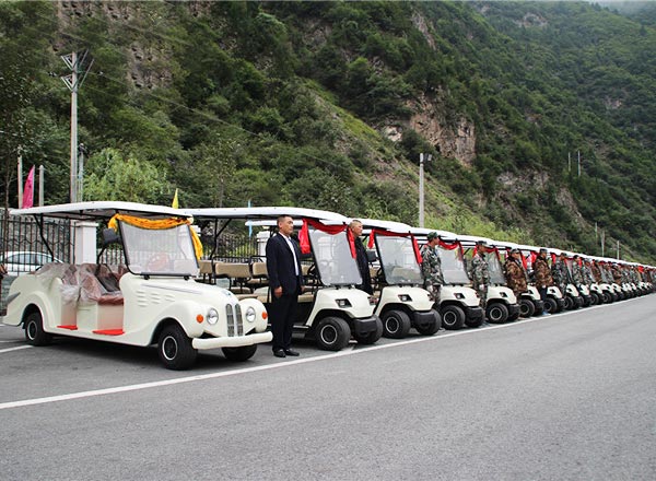 綠爵8座電動(dòng)看房車